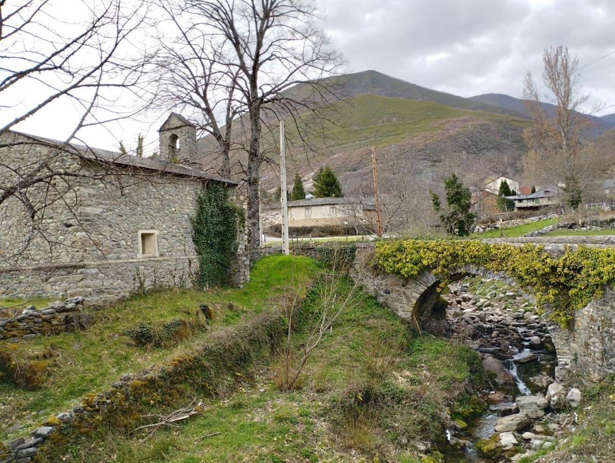 Camping La Zarapica - Palacios Del Sil Exterior photo